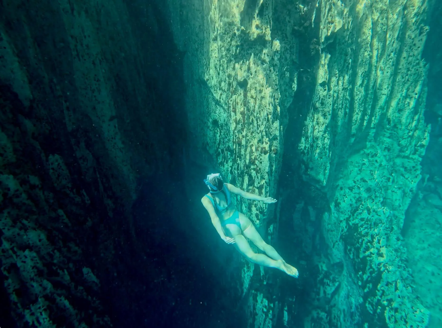 Barracuda Lake - Swimming underwater Barracuda Lake - Swimming underwater