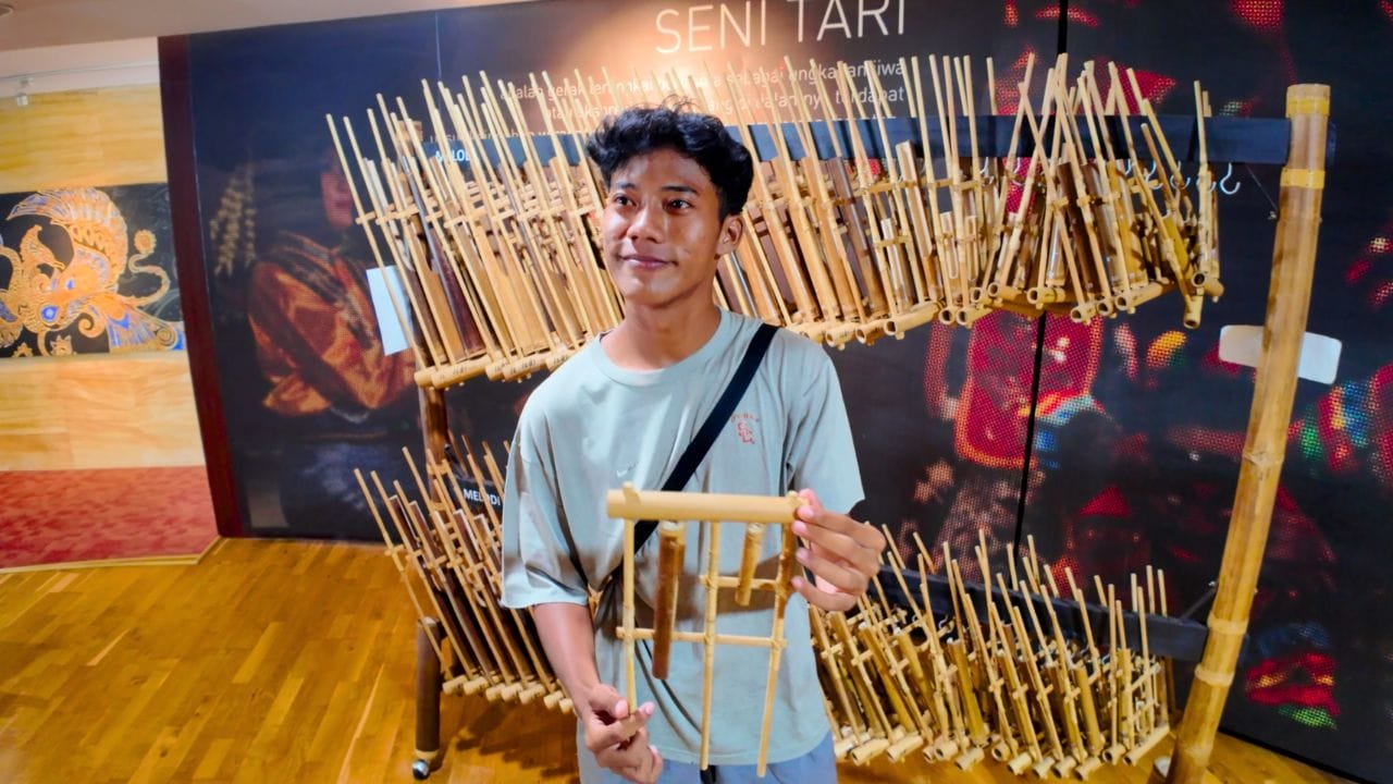 Angklung National Library Indonesia.