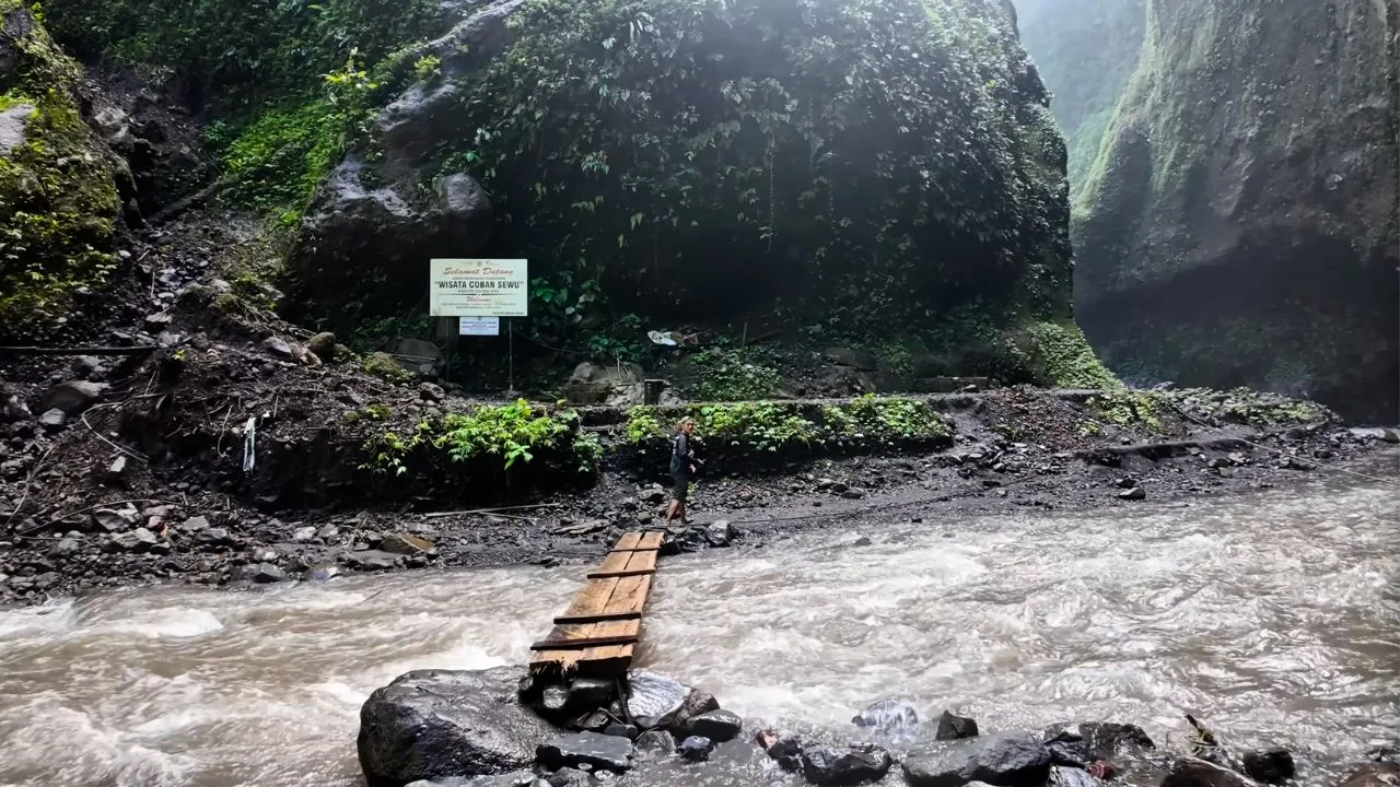 Bridge at Tumpak Sewu