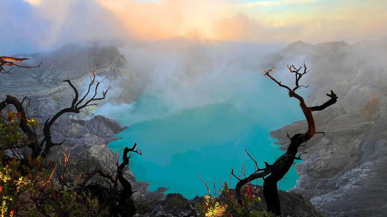 Mt Ijen Crater Sunrise