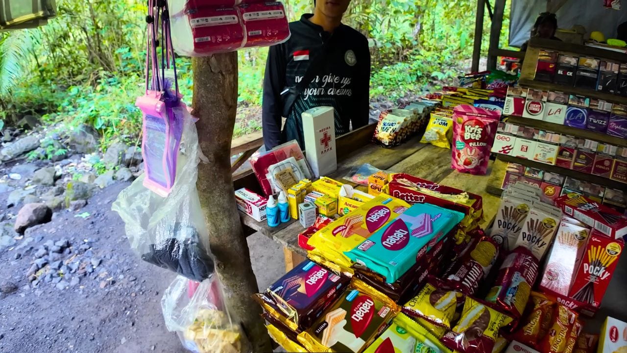 Shop Tumpak Sewu Waterfall