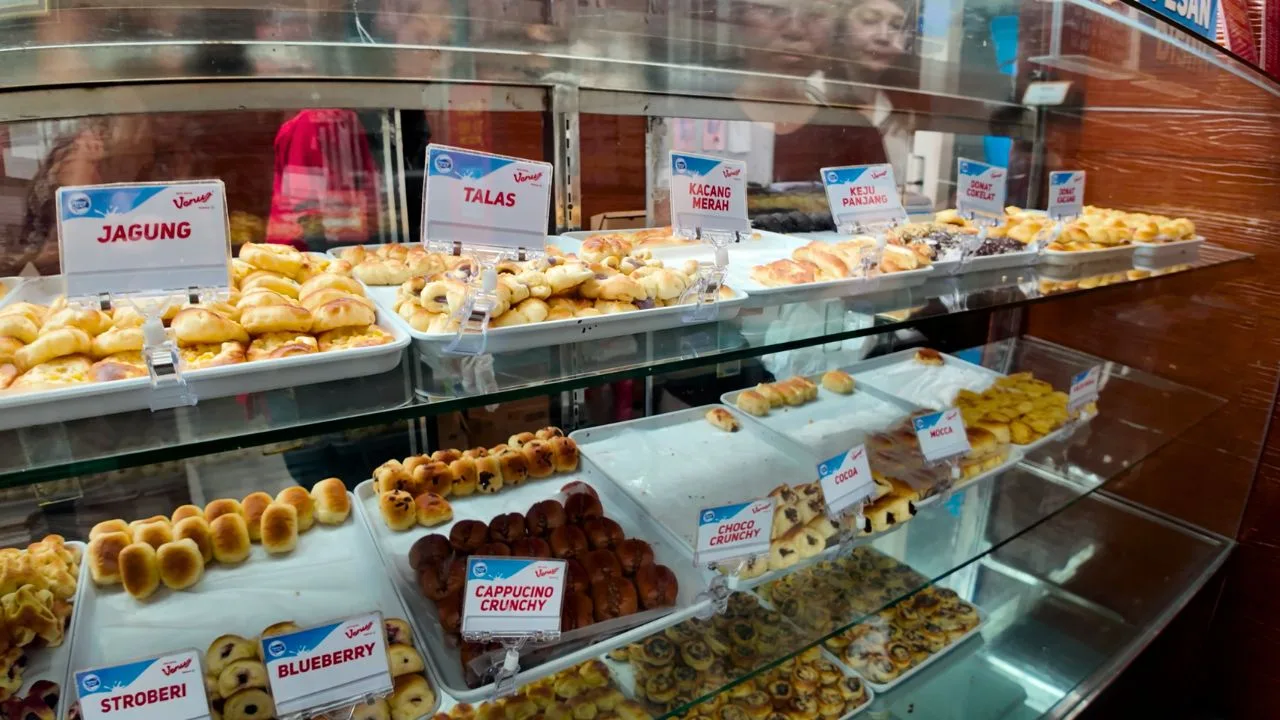 Roti Unyil Venus Bakery