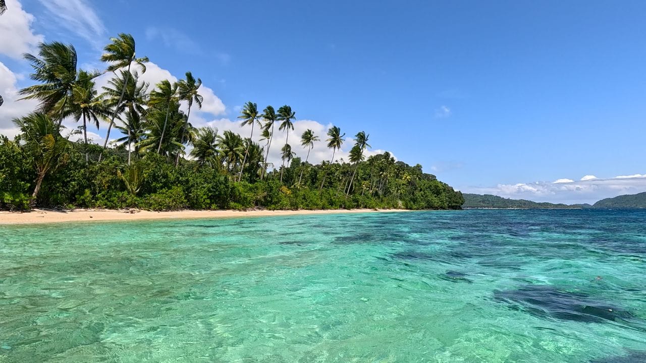 New bEACH bANGGAI Sulawesi
