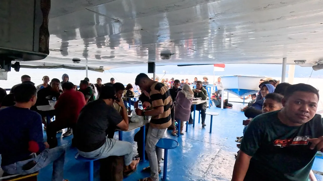 ferry to Banggai islands ferry to Banggai islands
